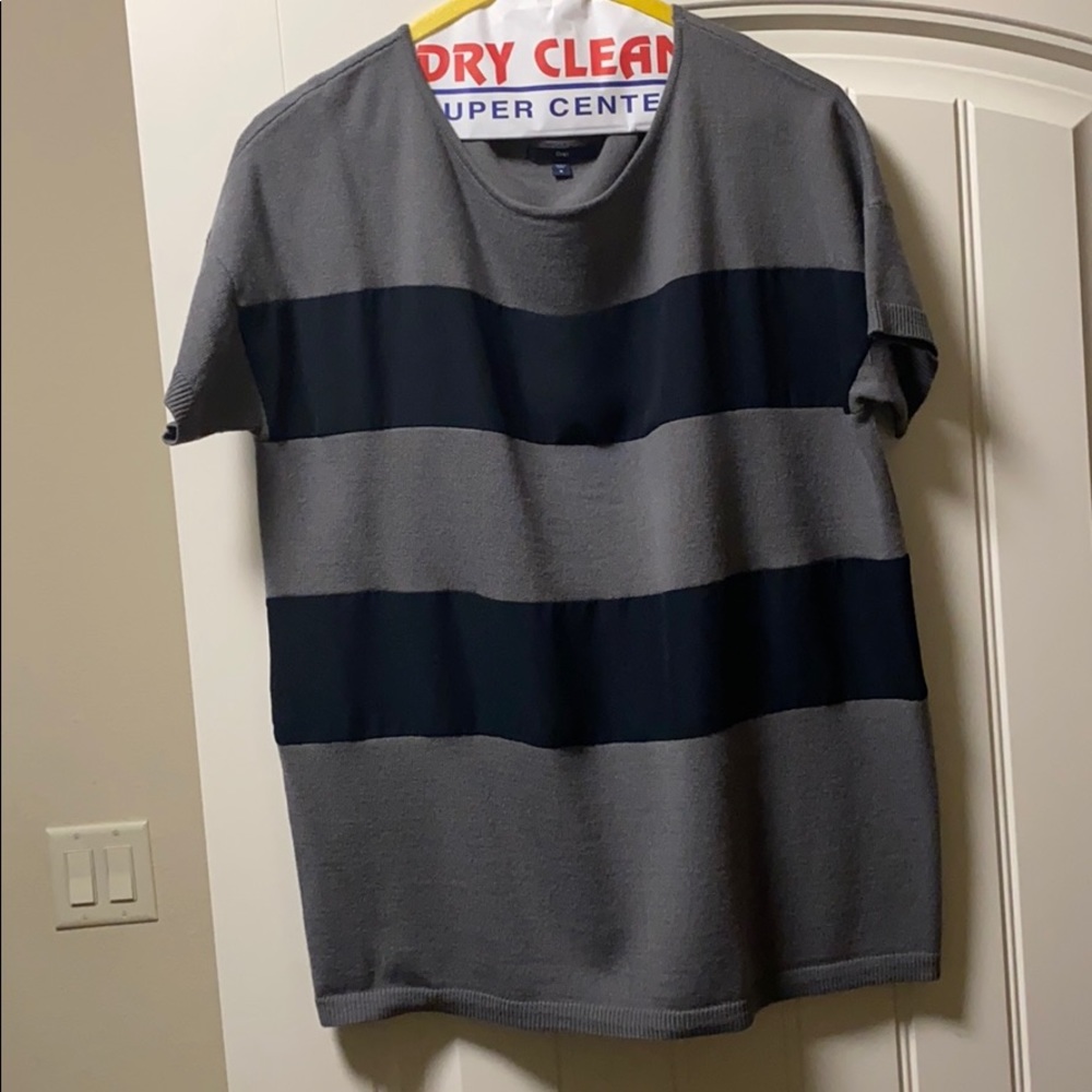 GAP short sleeve sweater